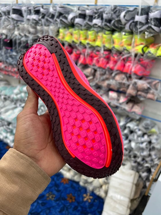 کتونی نایک ایر زوم ومرو مسترکوالیتی /سایز 37 الی 40/ Nike Air Zoom Vomero Plus/ فروش عمده و تک