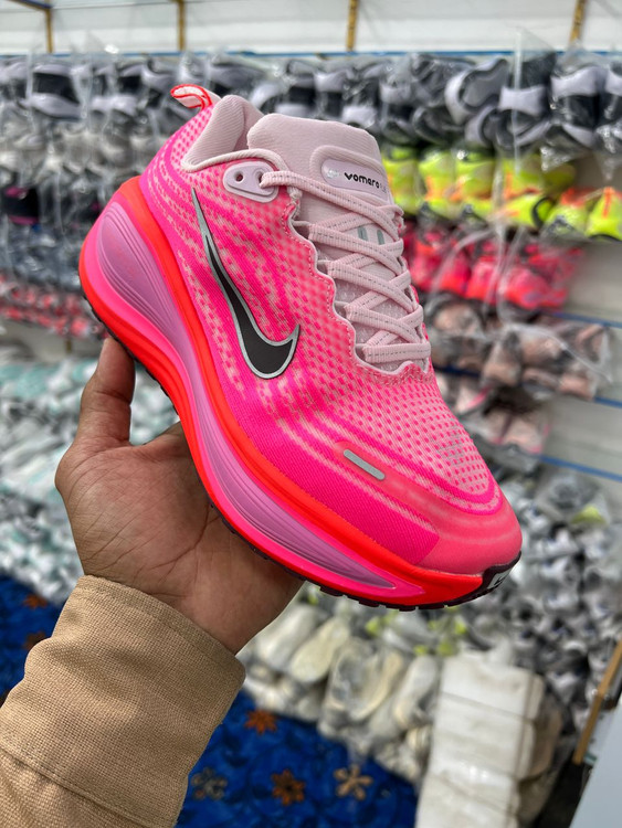 کتونی نایک ایر زوم ومرو مسترکوالیتی /سایز 37 الی 40/ Nike Air Zoom Vomero Plus/ فروش عمده و تک