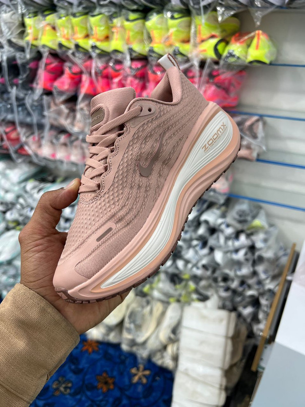 کتونی نایک ایر زوم ومرو مسترکوالیتی /سایز 37 الی 40/ Nike Air Zoom Vomero Plus/ فروش عمده و تک