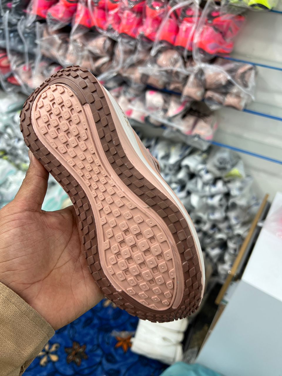 کتونی نایک ایر زوم ومرو مسترکوالیتی /سایز 37 الی 40/ Nike Air Zoom Vomero Plus/ فروش عمده و تک