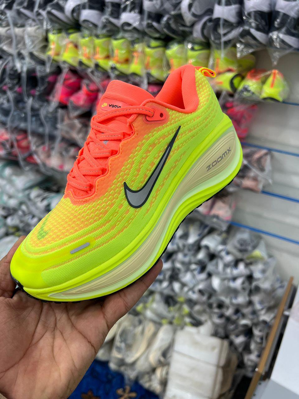 کتونی نایک ایر زوم ومرو مسترکوالیتی /سایز 37 الی 40/ Nike Air Zoom Vomero Plus/ فروش عمده و تک