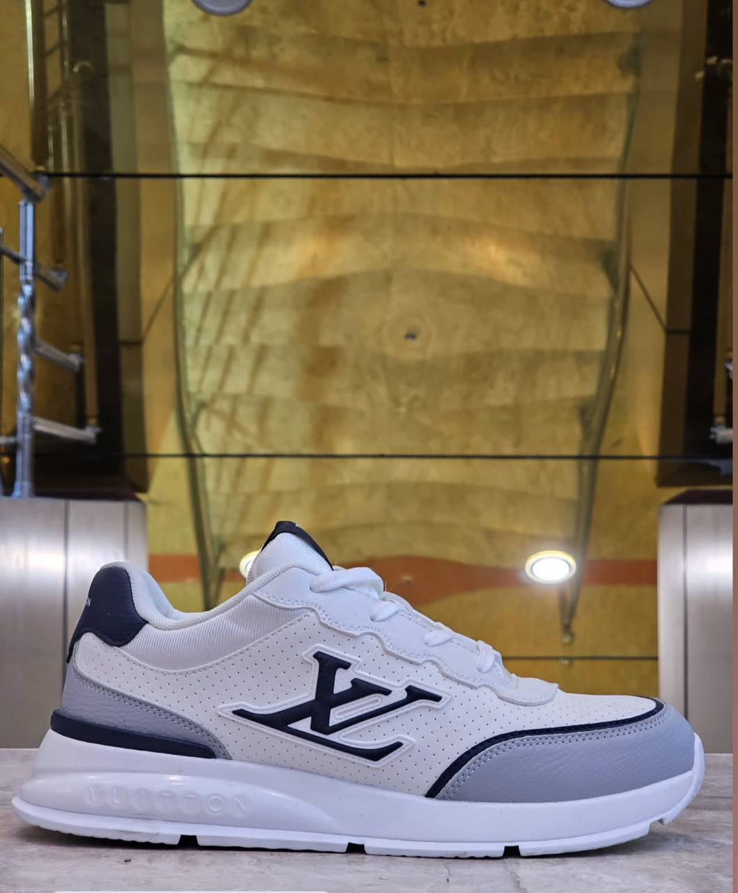 کتونی کلاسیک لویی ویتون / ضدآب با رویه چرم / LV  /Louis Vuitton LV Classic/ سایز 40 الی 45/ فروش عمده و تک