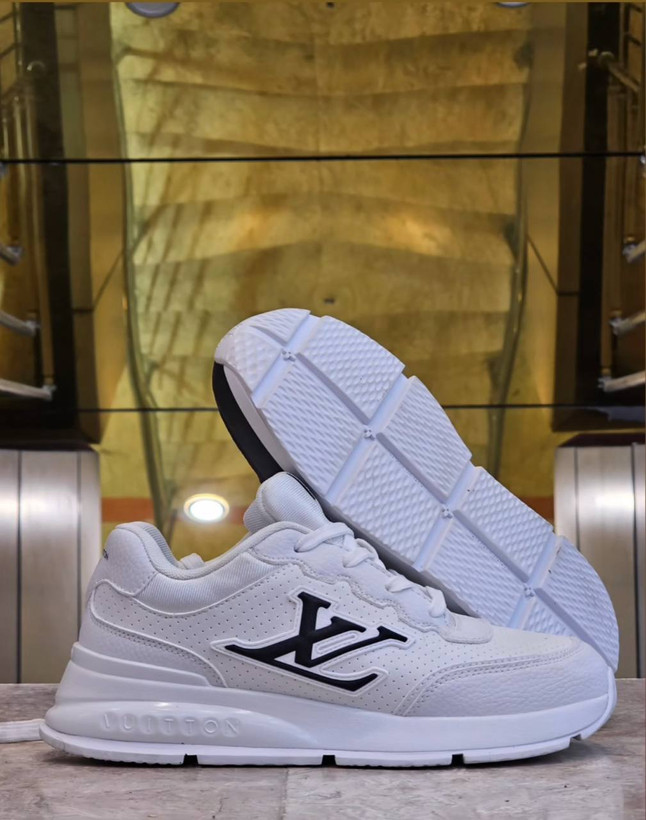 کتونی کلاسیک لویی ویتون / ضدآب با رویه چرم / LV /Louis Vuitton LV Classic/ سایز 40 الی 45/ فروش عمده و تک