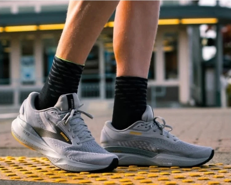 کتونی بروکس آدرنالین جی تی اس 24 مسترکوالیتی /Brooks Adrenaline GTS 24/سایز 40 تا 45/فروش عمده و تک