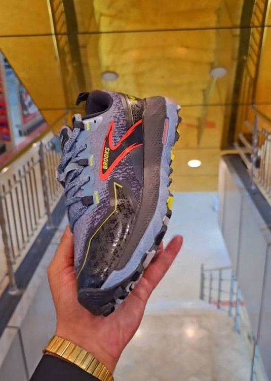 کتونی بروکس کاسکادیا 18 مسترکوالیتی / Brooks Cascadia 18 / سایز 40 تا 45 / فروش عمده و تک