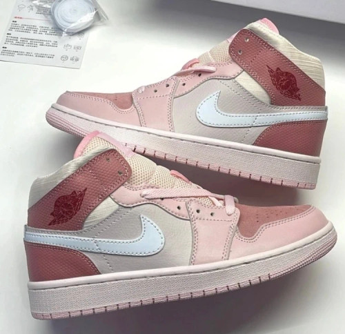 کتونی نایک ایر جردن 1 مسترکوالیتی/سایز 40 الی 45/Nike Air Jordan 1/ فروش عمده و تک