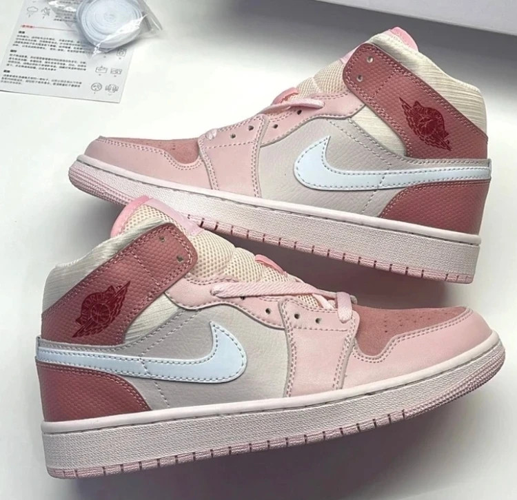 کتونی نایک ایر جردن 1 مسترکوالیتی/سایز 40 الی 45/Nike Air Jordan 1/ فروش عمده و تک