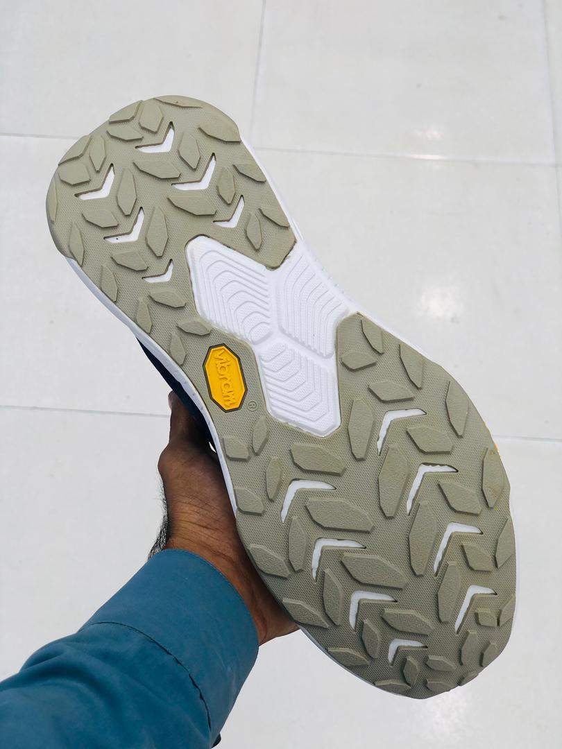 کتونی هوکا  زیره ویبرام ضد آب/Hoka transport vibram