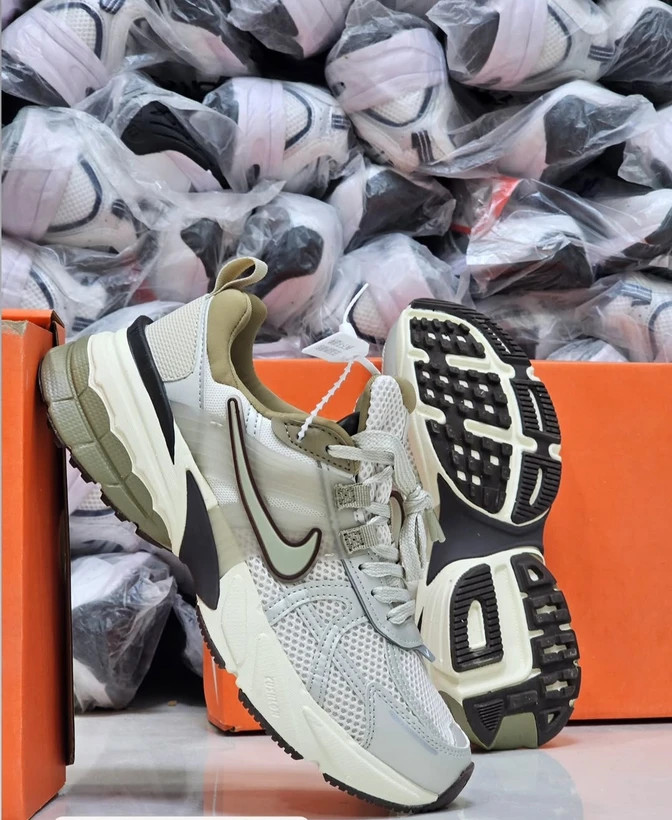 کتونی نایک وی تو کی / سایز 37 الی 40 / Nike V2k Run / فروش عمده و تک