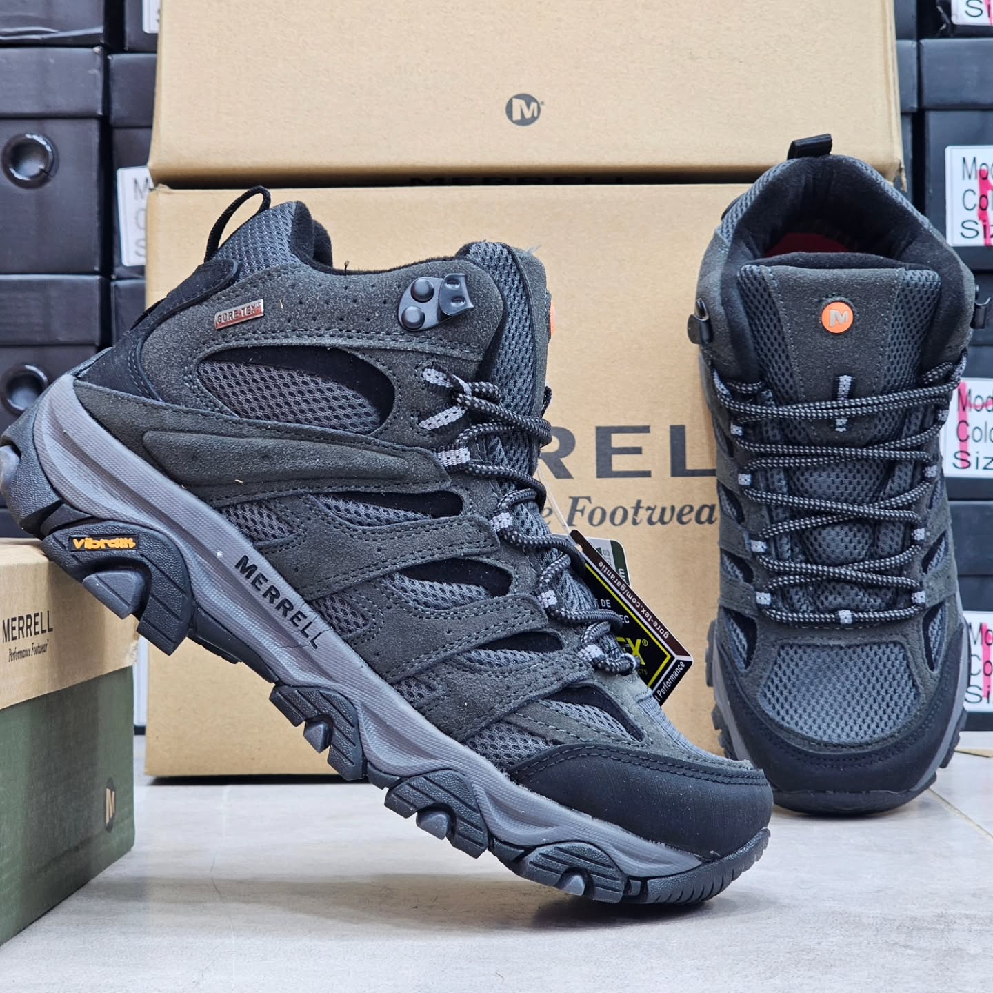 بوت مرل گورتکس /سایز ۴۰ الی ۴۵ / زیره ویبرام / Merrell Moab 3 Mid GTX