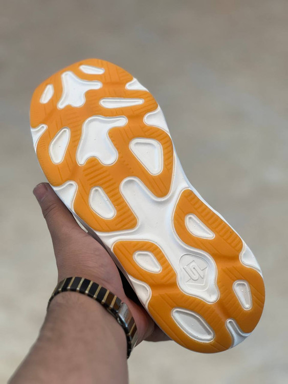 کتونی اسکیچرز بدون بند Max Run Slip-ins: راحتی و کارایی برای سبک زندگی فعال شما