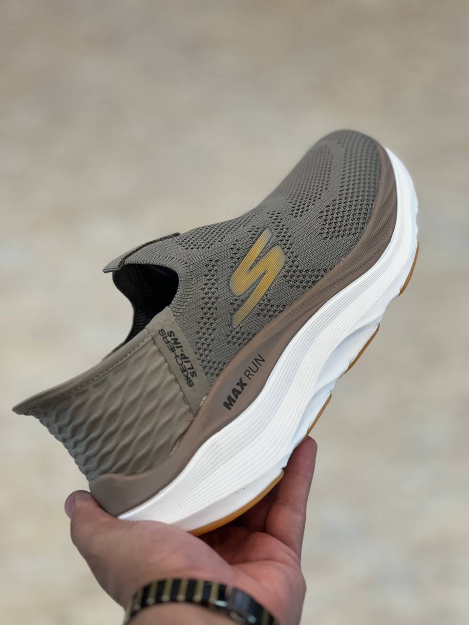 کتونی اسکیچرز بدون بند Max Run Slip-ins: راحتی و کارایی برای سبک زندگی فعال شما