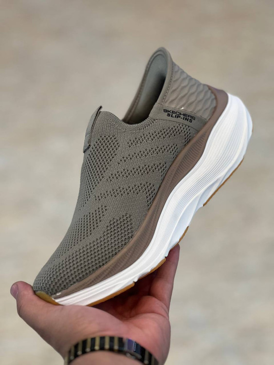 کتونی اسکیچرز بدون بند Max Run Slip-ins: راحتی و کارایی برای سبک زندگی فعال شما