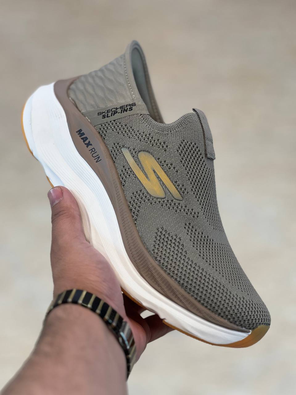 کتونی اسکیچرز بدون بند Max Run Slip-ins: راحتی و کارایی برای سبک زندگی فعال شما