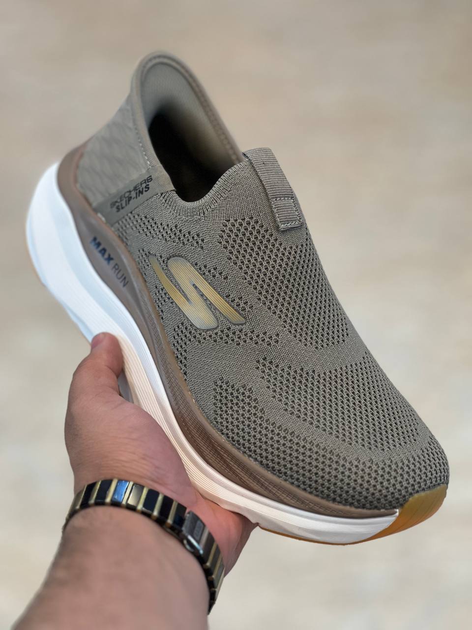 کتونی اسکیچرز بدون بند Max Run Slip-ins: راحتی و کارایی برای سبک زندگی فعال شما