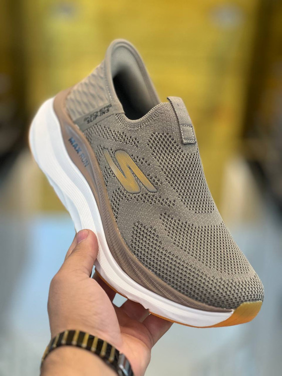 کتونی اسکیچرز بدون بند Max Run Slip-ins: راحتی و کارایی برای سبک زندگی فعال شما