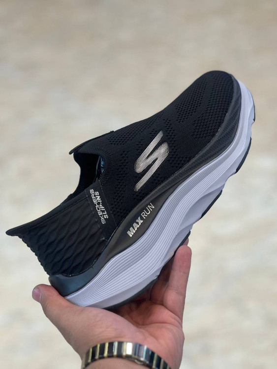 کتونی اسکیچرز بدون بند Max Run Slip-ins: راحتی و کارایی برای سبک زندگی فعال شما