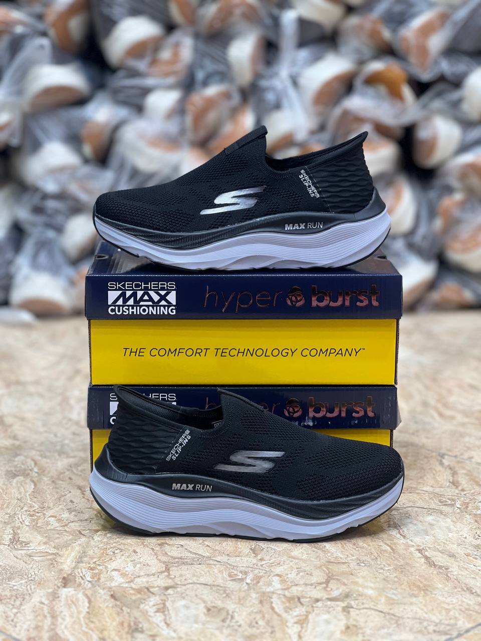 کتونی اسکیچرز بدون بند Max Run Slip-ins: راحتی و کارایی برای سبک زندگی فعال شما