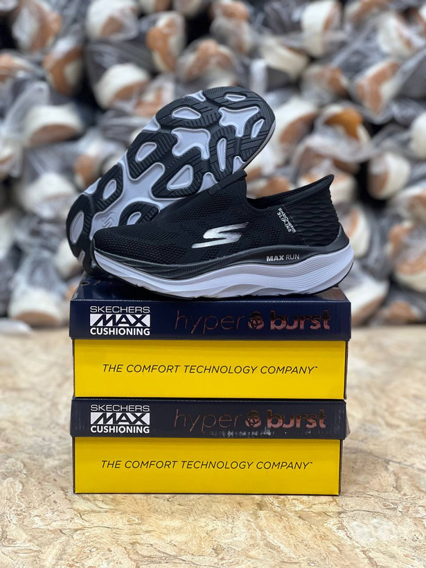 کتونی اسکیچرز بدون بند Max Run Slip-ins: راحتی و کارایی برای سبک زندگی فعال شما