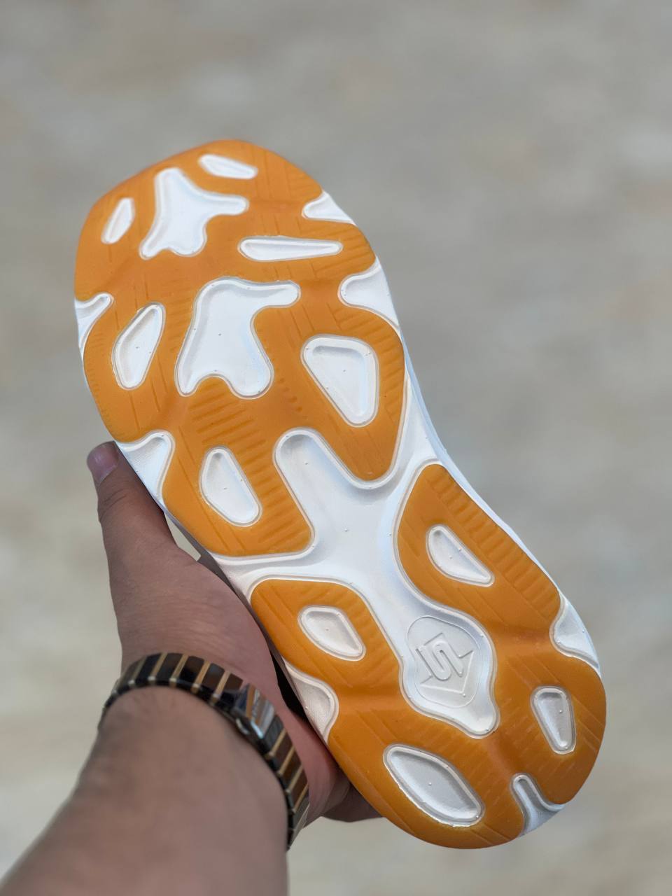 کتونی اسکیچرز بدون بند Max Run Slip-ins: راحتی و کارایی برای سبک زندگی فعال شما