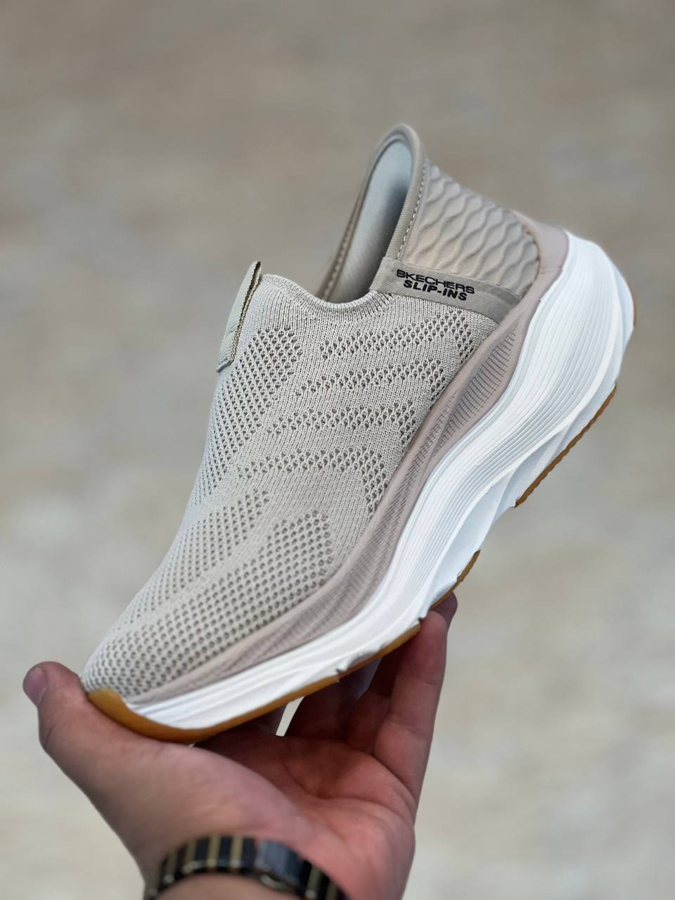 کتونی اسکیچرز بدون بند Max Run Slip-ins: راحتی و کارایی برای سبک زندگی فعال شما