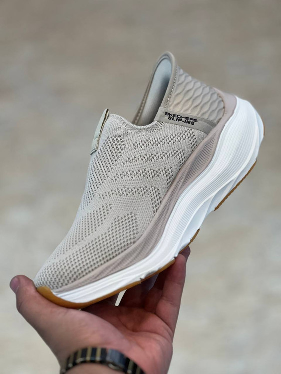 کتونی اسکیچرز بدون بند Max Run Slip-ins: راحتی و کارایی برای سبک زندگی فعال شما