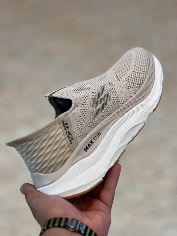 کتونی اسکیچرز بدون بند Max Run Slip-ins: راحتی و کارایی برای سبک زندگی فعال شما