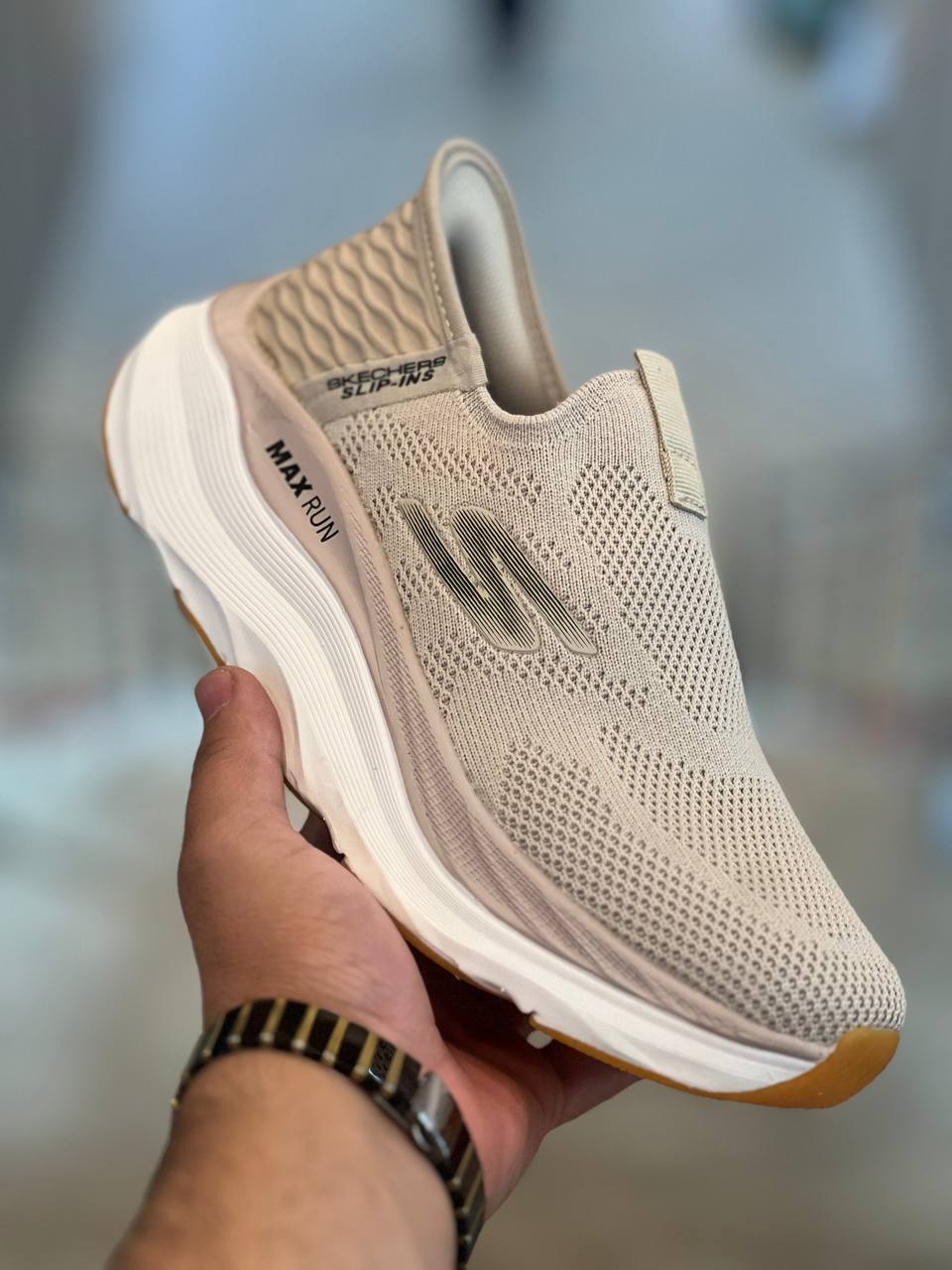 کتونی اسکیچرز بدون بند Max Run Slip-ins: راحتی و کارایی برای سبک زندگی فعال شما