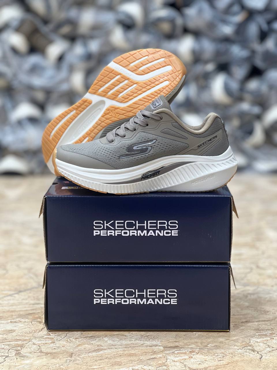 کتانی اسکیچرز وارداتی Skechers Go Run Arch Fit (سایز ۴۰ تا ۴۵)