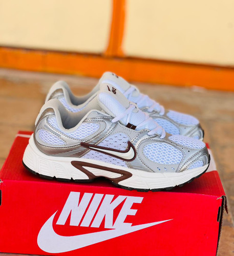 کتونی نایک V5 RNR مسترکوالیتی / سایز 38 الی 45 / Nike V5 RNR / فروش عمده و تک