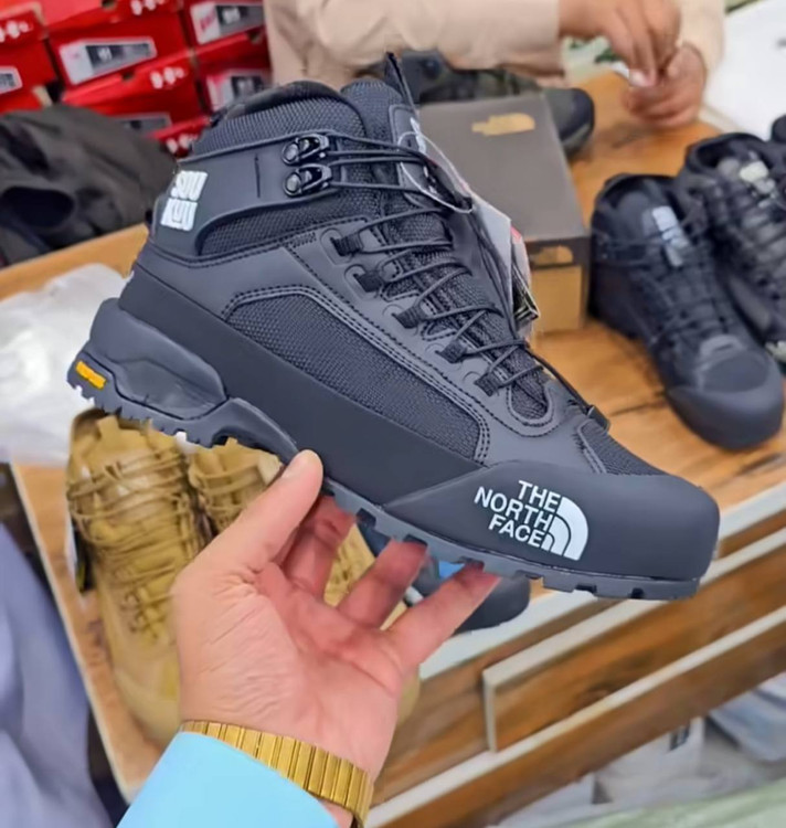 بوت ساق دار نورث فیس SOUKUU مسترکوالیتی/زیره ویبرام و ضدآب/سایز 40 الی 45/The North Face SOUKUU/ فروش عمده و تک