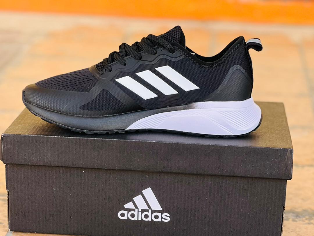 کتونی ادیداس کلود فوم مستر کوالیتی/سایز 38 الی 45 /ست مردانه و زنانه/Adidas Cloudfoam/ فروش عمده و تک