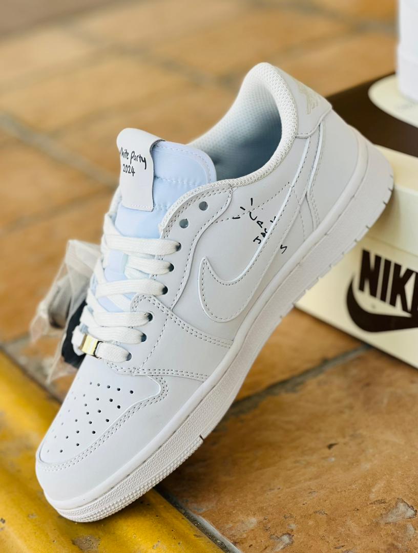 کتونی نایک ایر جردن 1 تراویس اسکات  /سایز 40 الی 45/Air jordan 1 High Travis Scot