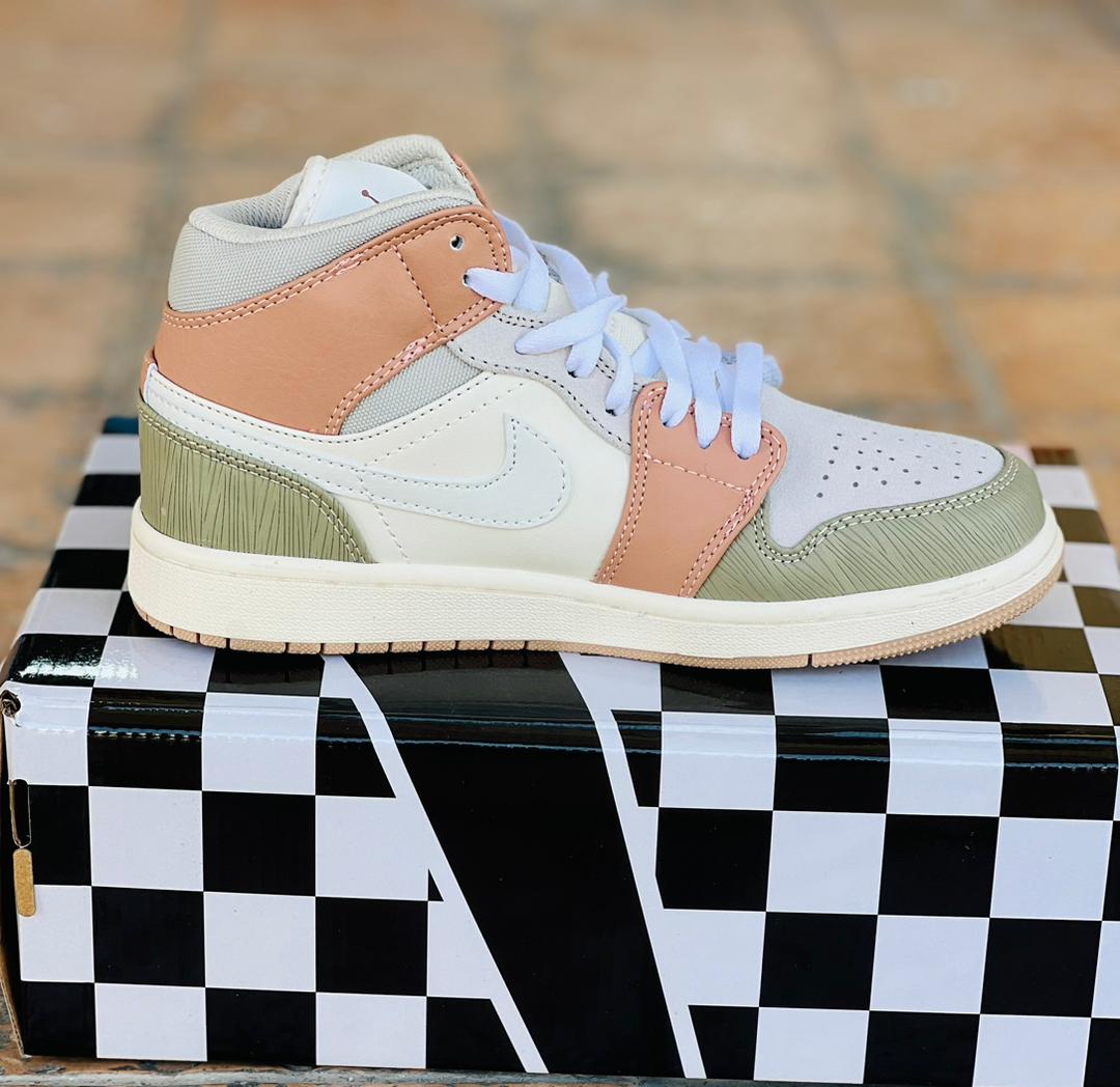 کتونی نایک ایر جردن 1 میلان  مسترکوالیتی /سایز 37 الی 40/Air jordan 1 Mid Milan/ فروش عمده و تک