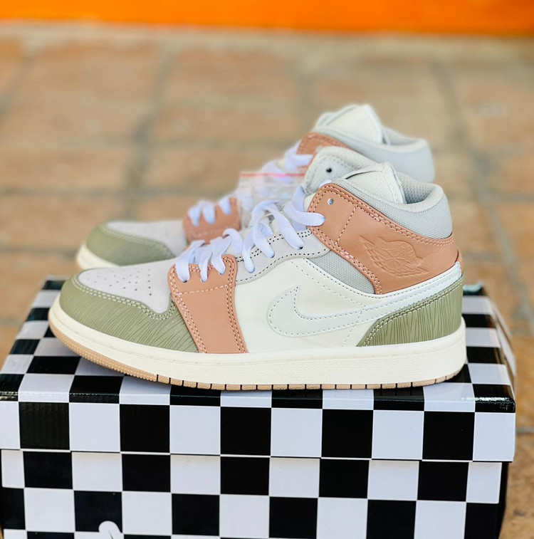 کتونی نایک ایر جردن 1 میلان مسترکوالیتی /سایز 37 الی 40/Air jordan 1 Mid Milan/ فروش عمده و تک