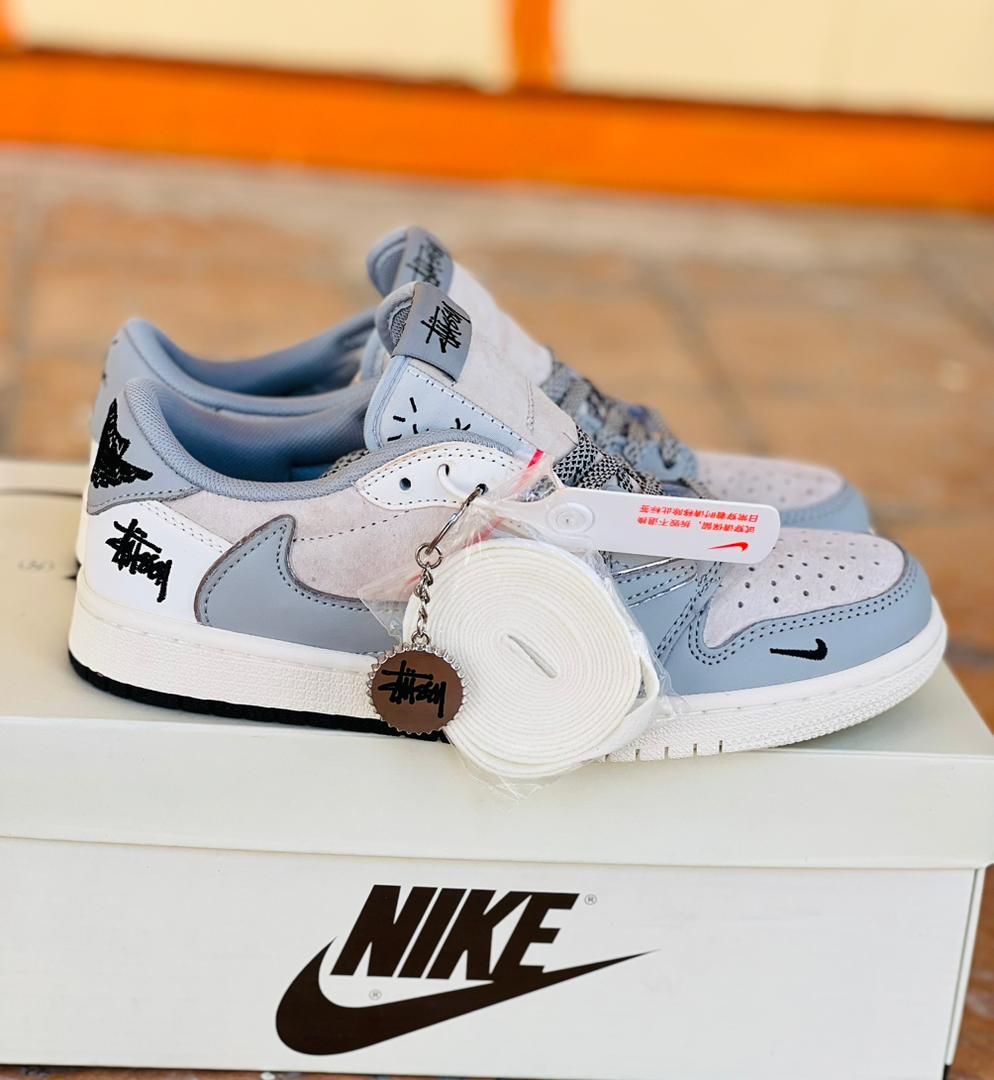 کتونی نایک ایر جردن 1 تراویس اسکات مسترکوالیتی /سایز 40 الی 45/Air jordan 1 High Travis Scot/فروش عمده و تک