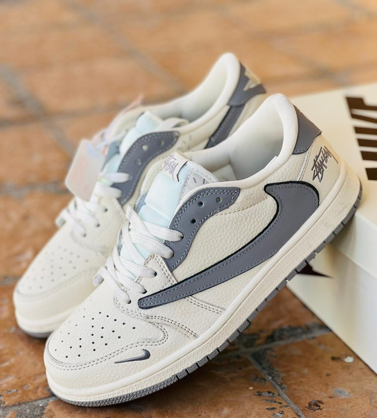 کتونی نایک ایر جردن 1 تراویس اسکات مسترکوالیتی /سایز 40 الی 45/Air jordan 1 High Travis Scot/فروش عمده و تک