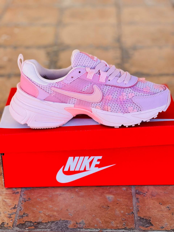 کتونی نایک وی تو کی مسترکوالیتی / سایز 37 الی 40 / Nike V2k Run / فروش عمده و تک