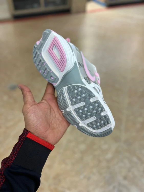 کتونی نایک وی تو کی مسترکوالیتی / سایز 37 الی 40 / Nike V2k Run / فروش عمده و تک