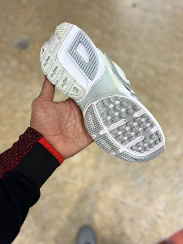 کتونی نایک وی تو کی مسترکوالیتی / سایز 37 الی 40 / Nike V2k Run / فروش عمده و تک