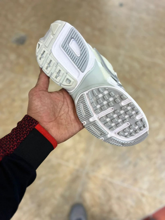 کتونی نایک وی تو کی مسترکوالیتی / سایز 37 الی 40 / Nike V2k Run / فروش عمده و تک