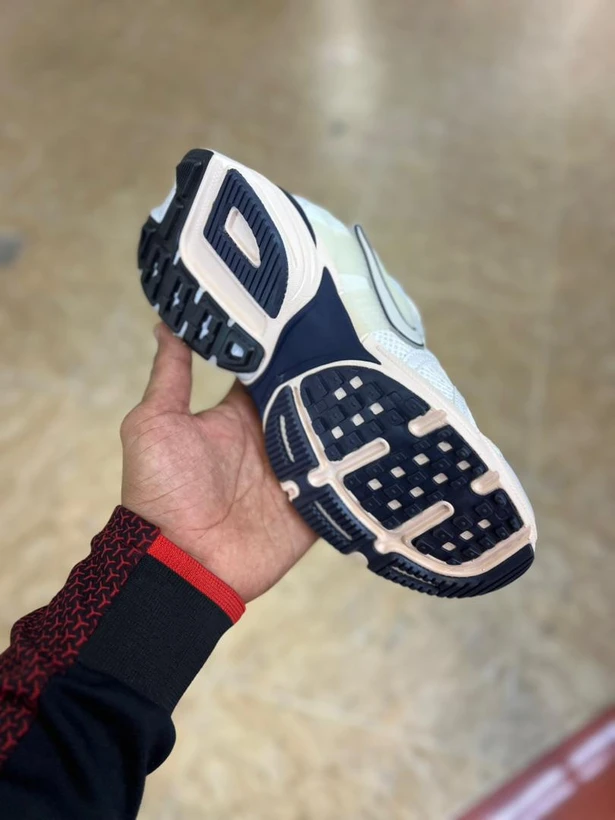 کتونی نایک وی تو کی مسترکوالیتی / سایز 37 الی 40 / Nike V2k Run / فروش عمده و تک