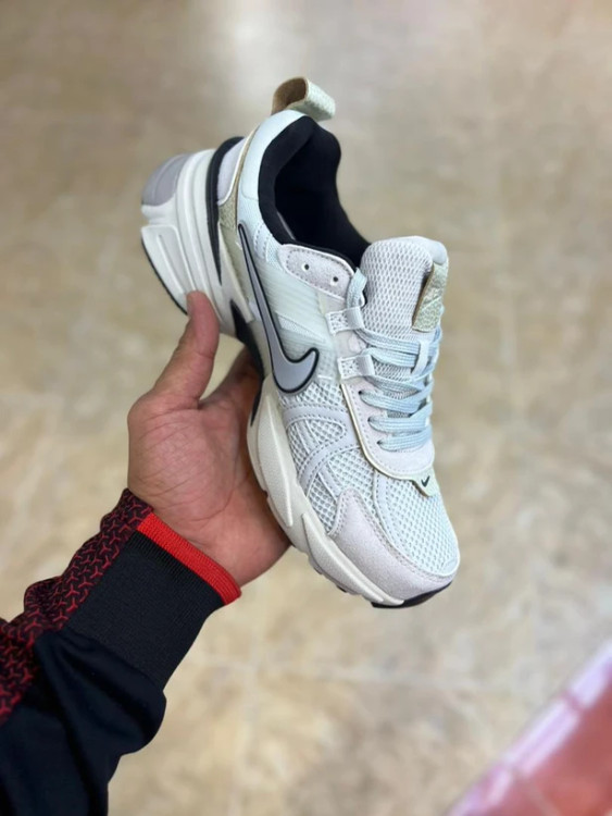 کتونی نایک وی تو کی مسترکوالیتی / سایز 37 الی 40 / Nike V2k Run / فروش عمده و تک