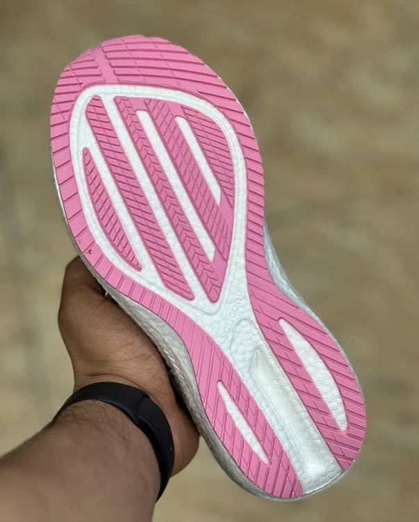 کتونی ساکونی تریمپ 21 مسترکوالیتی /سایز 36 الی 40/Saucony Triumph 21/ فروش عمده و تک