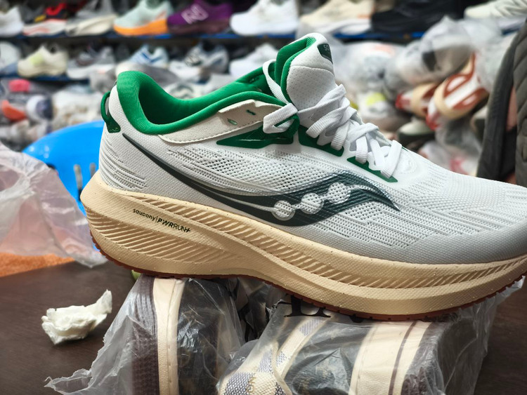 کتونی ساکونی تریمپ 21 مسترکوالیتی /سایز 36 الی 45/Saucony Triumph 21/ فروش عمده و تک