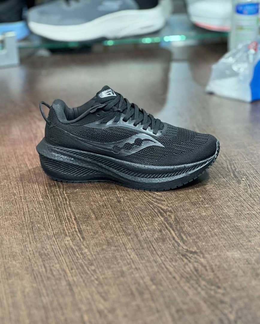 کتونی ساکونی تریمپ 21 مسترکوالیتی /سایز 36 الی 45/Saucony Triumph 21/ فروش عمده و تک