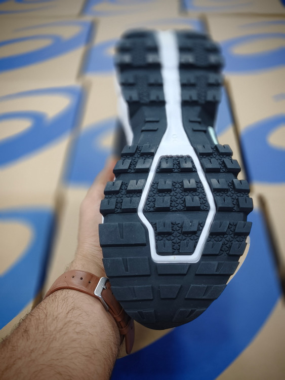 کتونی آن رانینگ گورتکس ضد آب | سایز ۴۰ الی ۴۵ | On Running Cloud tech phase Gore Tex