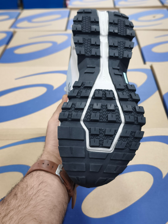 کتونی آن رانینگ گورتکس ضد آب | سایز ۴۰ الی ۴۵ | On Running Cloud tech phase Gore Tex