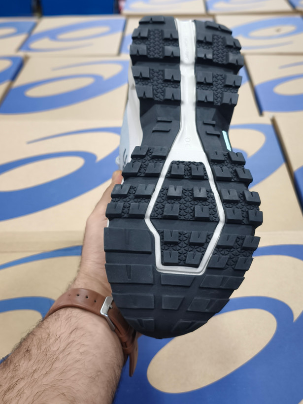 کتونی آن رانینگ گورتکس ضد آب | سایز ۴۰ الی ۴۵ | On Running Cloud tech phase Gore Tex