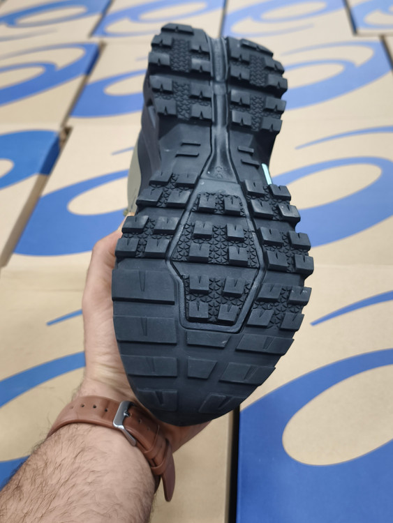 کتونی آن رانینگ گورتکس ضد آب | سایز ۴۰ الی ۴۵ | On Running Cloud tech phase Gore Tex